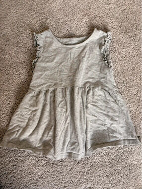 Baby Gap Gray Ruffle Swing Tank Top Size 4 Years